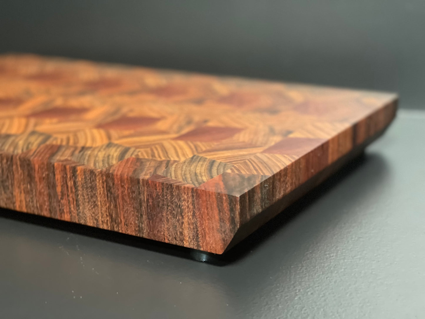 Sztorcowa deska do krojenia z drewna amazaque