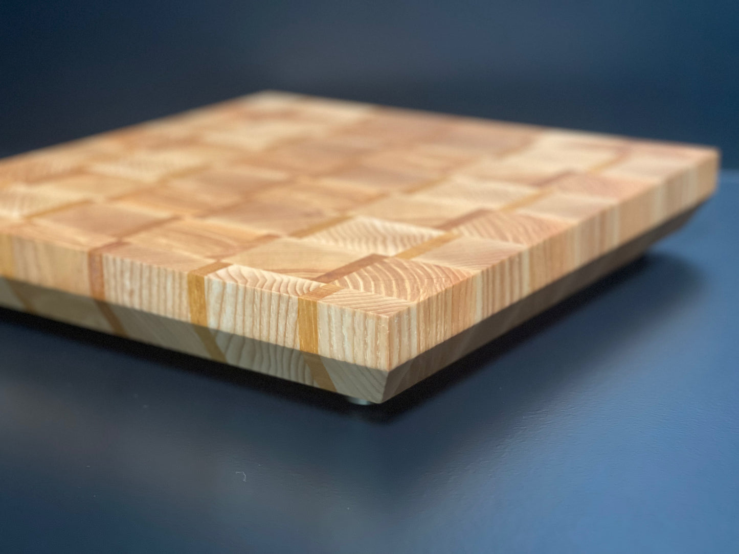 Sztorcowa deska do krojenia z jesionu i movingui