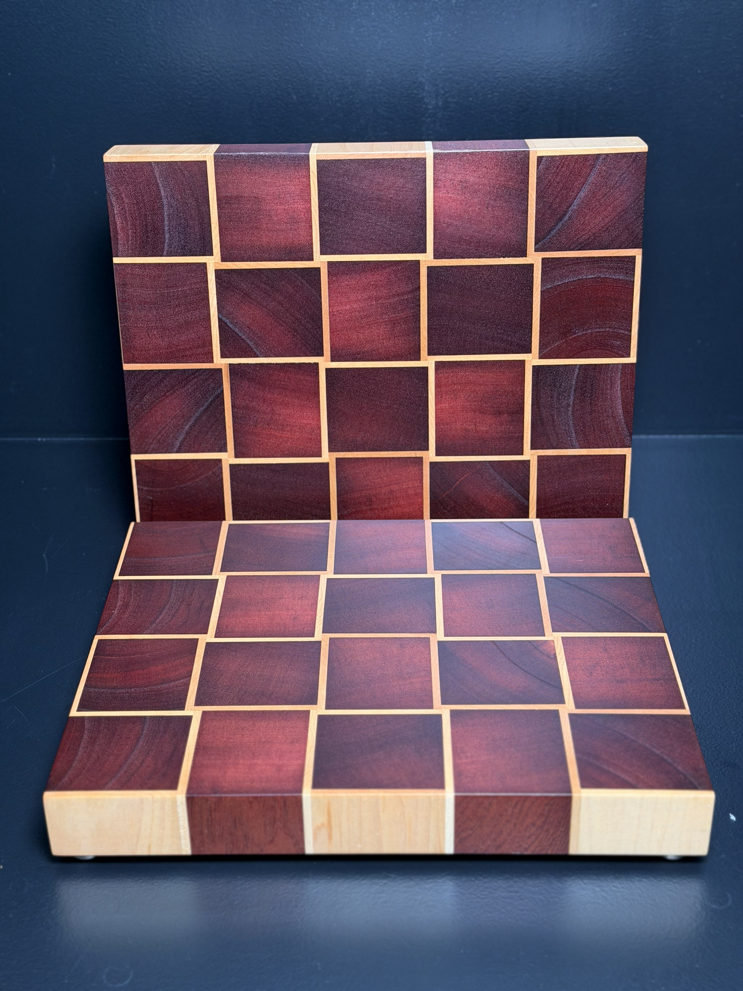 Sztorcowa deska do krojenia — Mahoń (Sipo) i Klon Kanadyjski (wzór Basket Weave)
