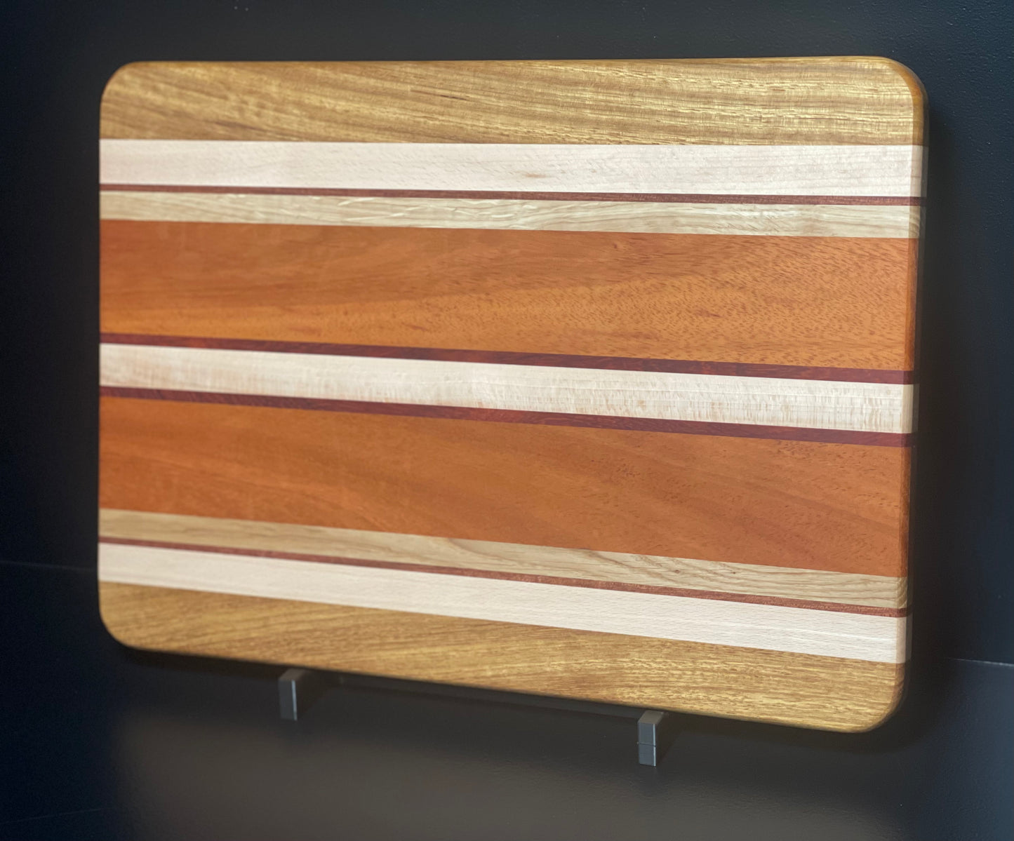 Deska do krojenia z drewna iroko, paduku, badi, dębu, sapeli i buka