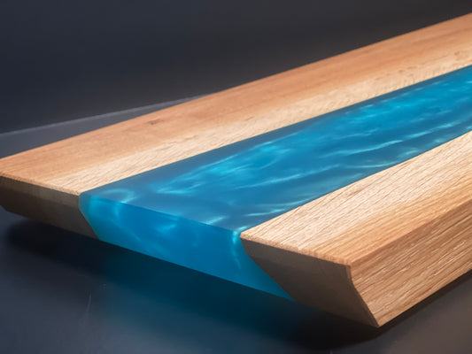 Deska do serwowania z dębu i żywicy epoksydowej (perłowy turkus)