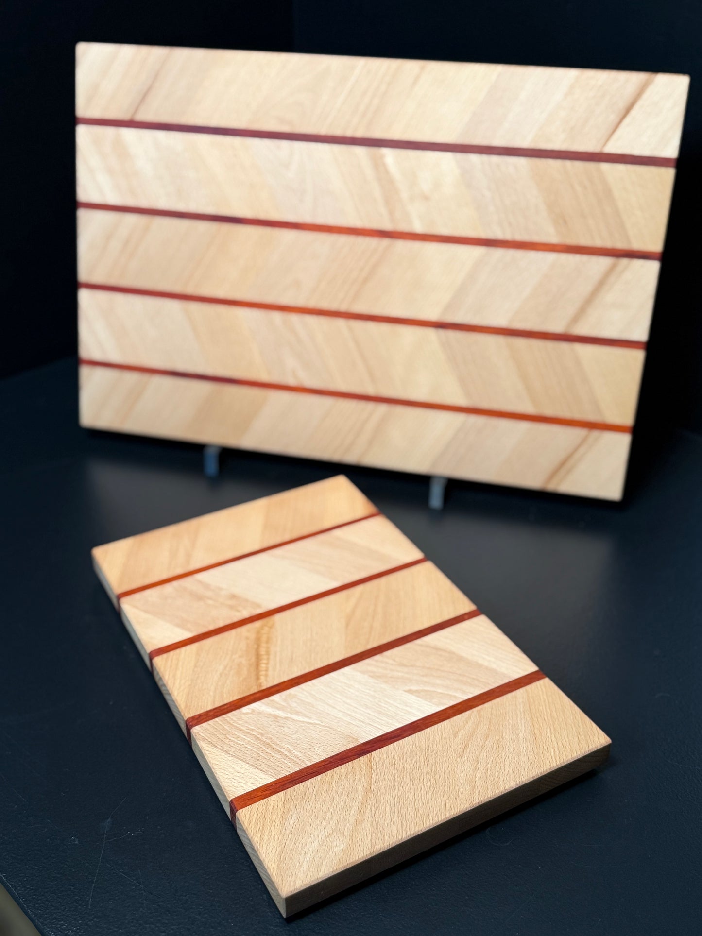 Deska do krojenia/serwowania z Buku i Paduku, wzór jodełka