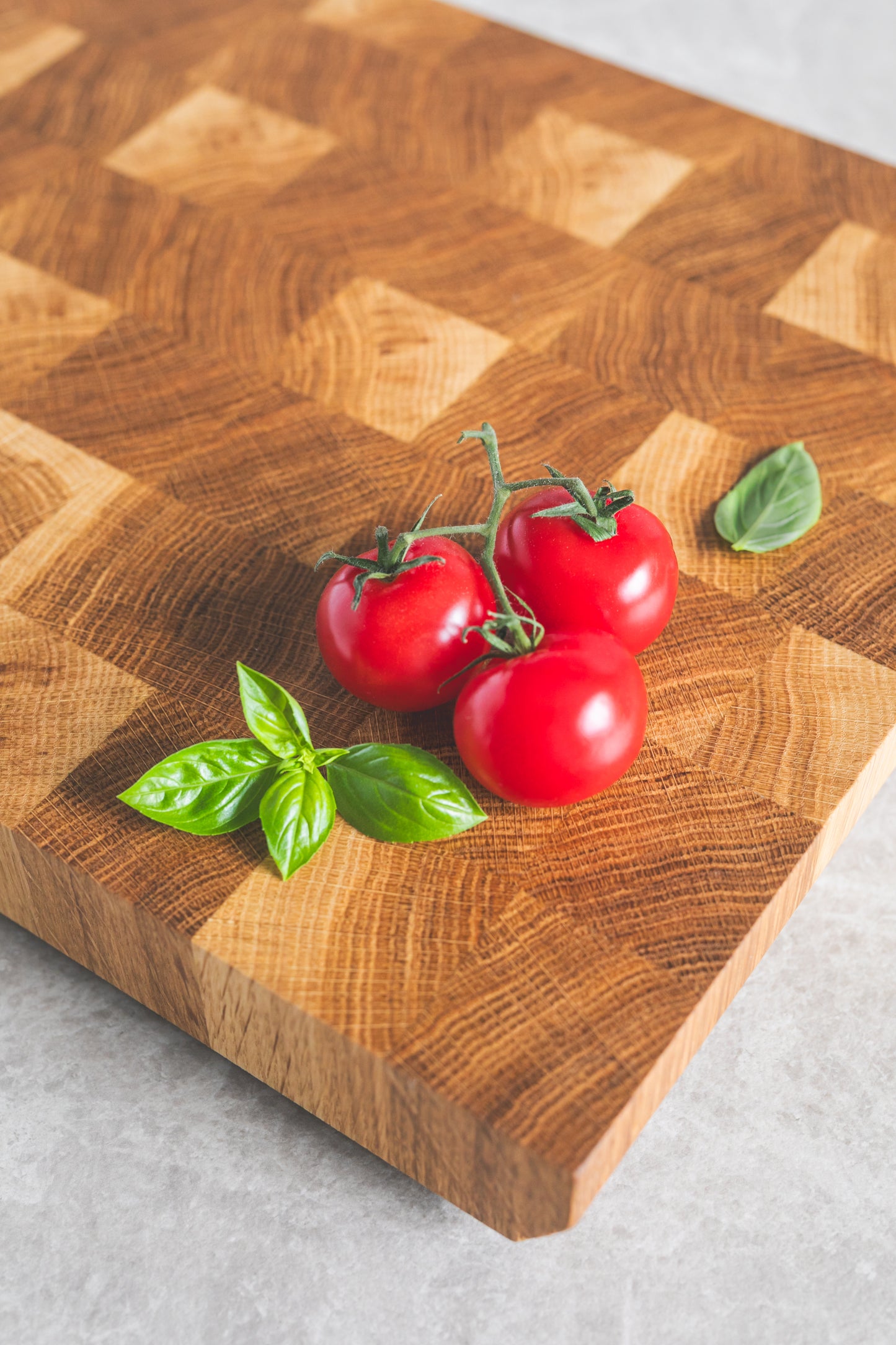 Sztorcowa deska do krojenia z dębu
